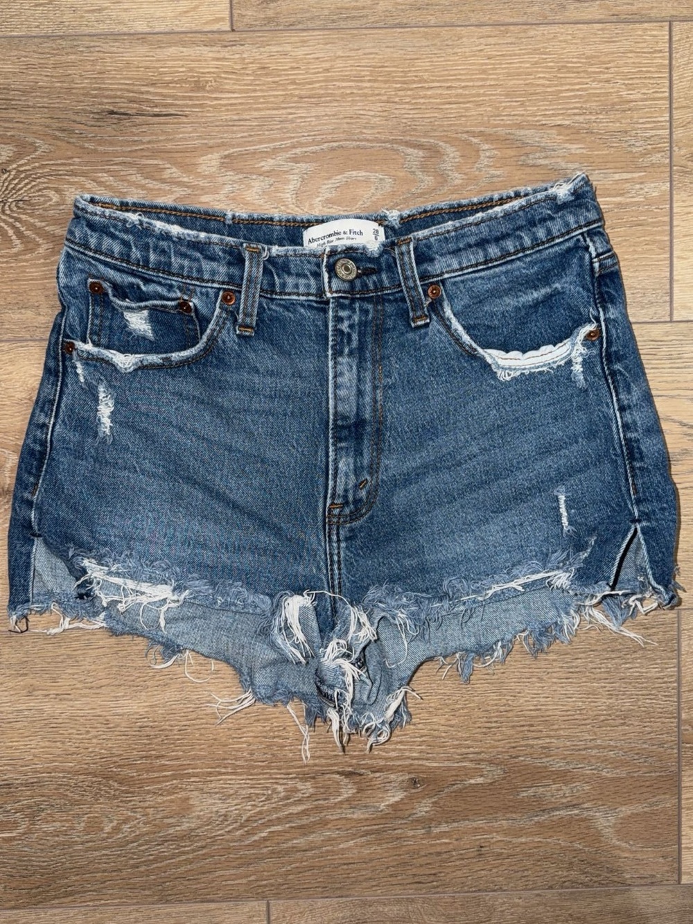 Abercrombie & Fitch High Rise Mom Shorts Distressed Denim Size 28/6